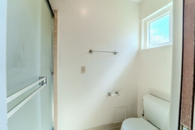 Building Photo - North Yuba City 3 bd 2 bath Home