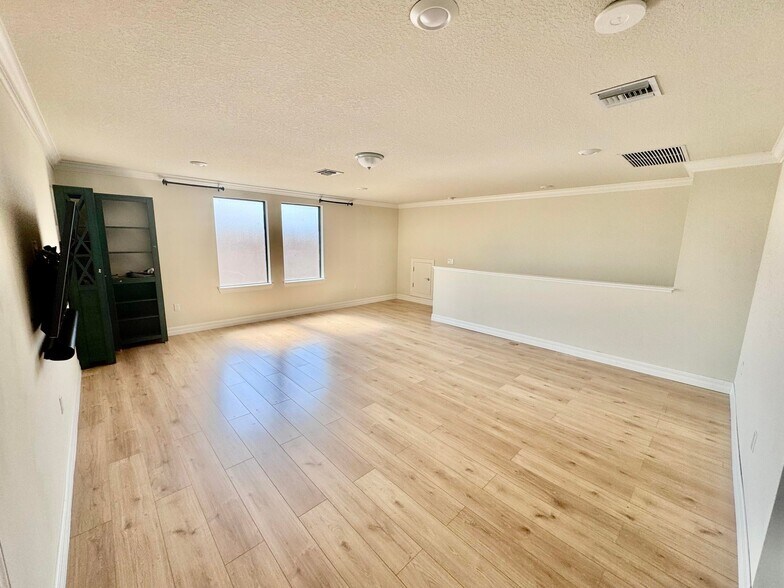 Building Photo - 8289 Vaulting Dr