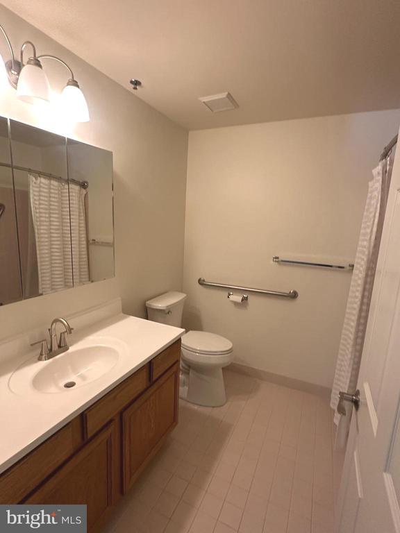 Building Photo - 231 Paoli Pointe Dr