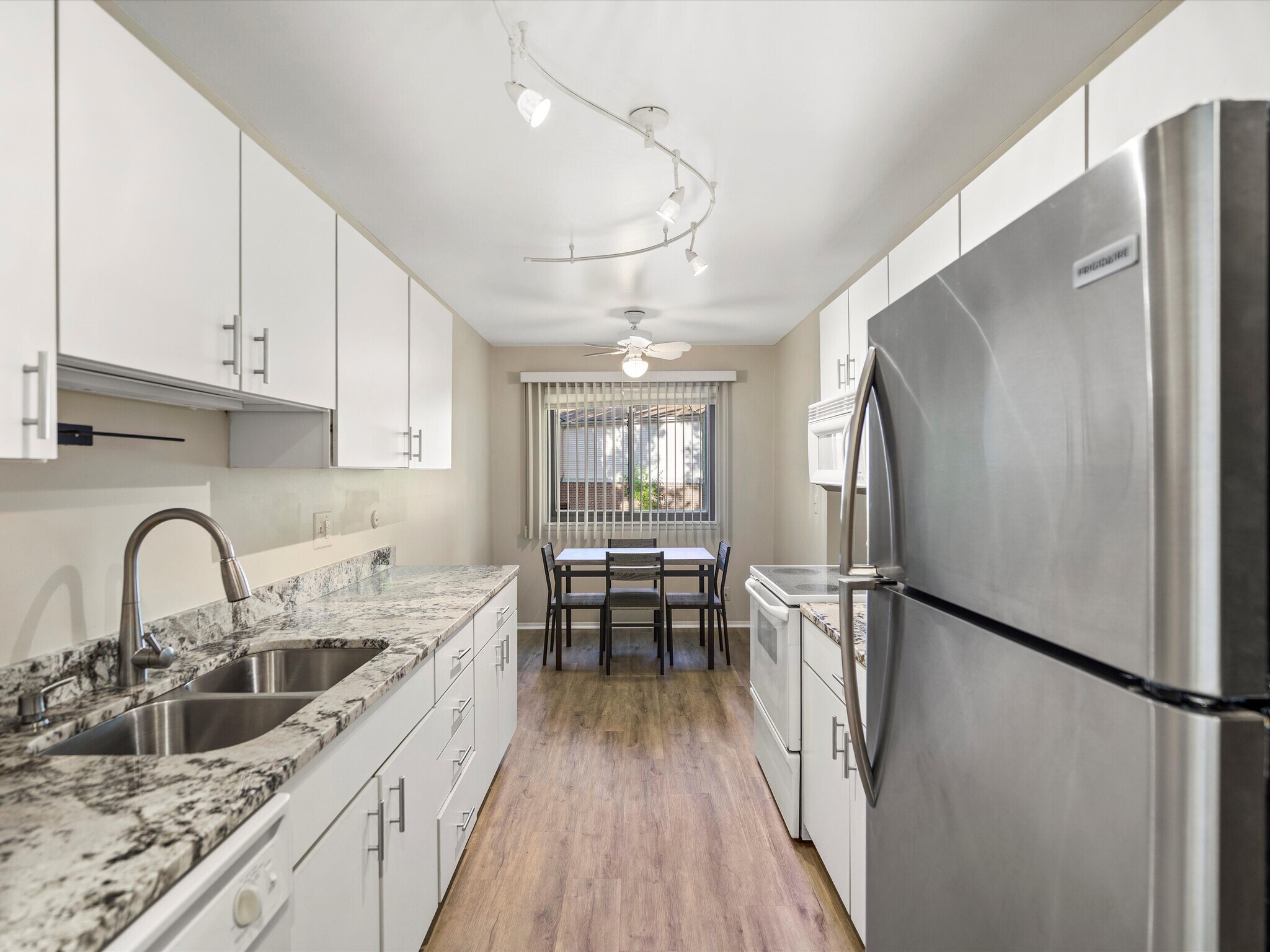 Building Photo - 26656 Farmbrook Villa Dr