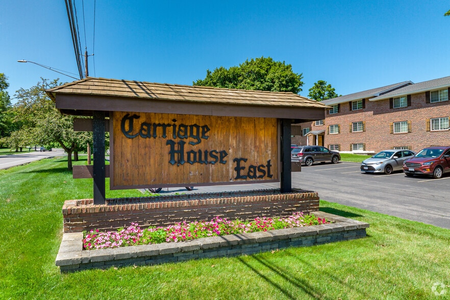 Primary Photo - Carriage House East