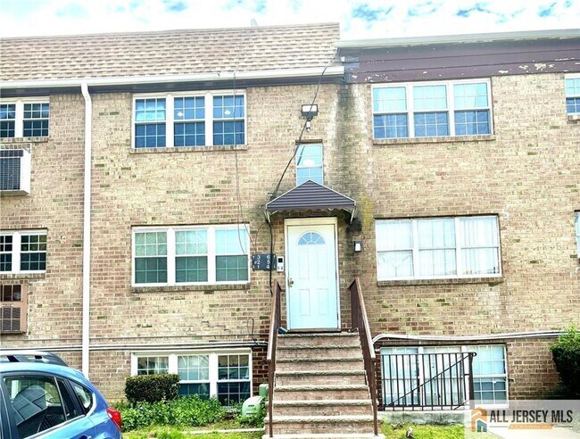 Building Photo - 3 College Dr