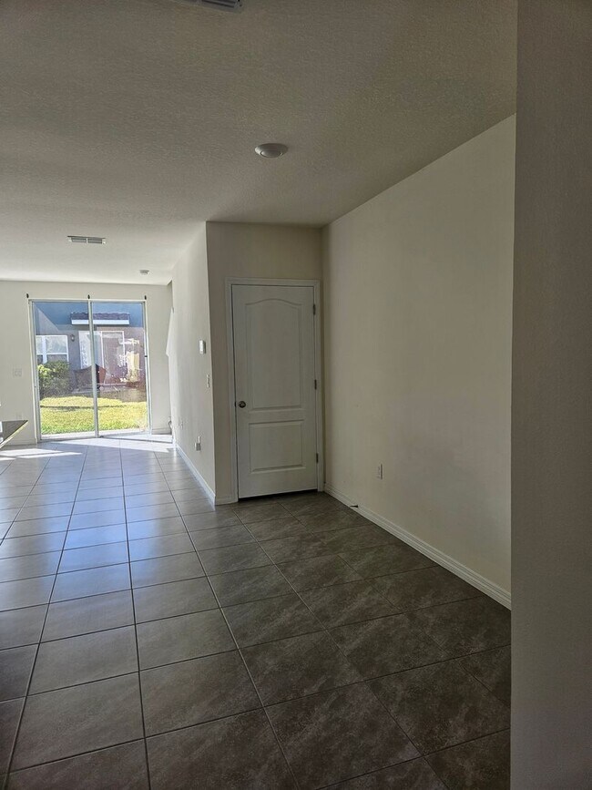 Building Photo - 3 BEDROOM 2 1/2 BATH TOWN HOME COMING SOON