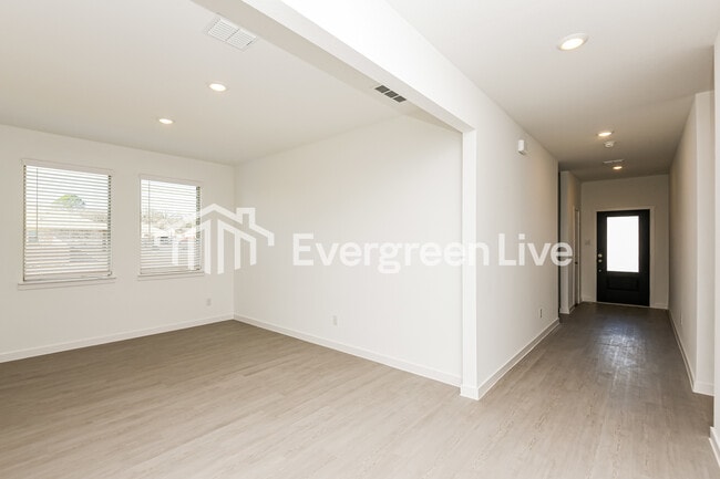 Building Photo - 1220 Dragon Wy