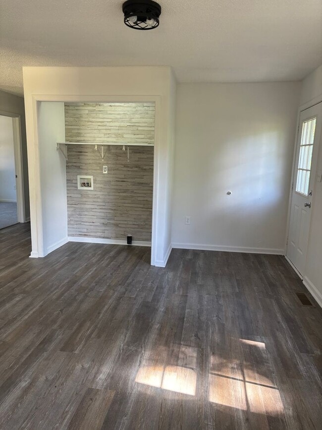 Building Photo - 3 Bedroom 2 Bath Spencer, NC Home