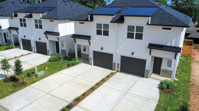 Building Photo - 1964 Longmire Villas Ct