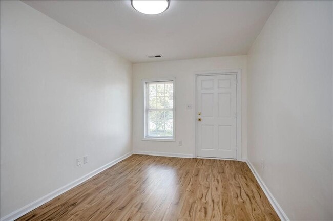 Building Photo - 953 Hopkins St