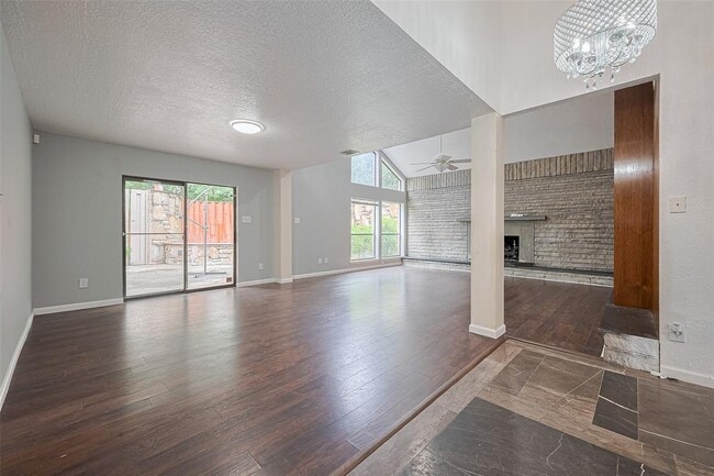 Building Photo - 2107 Shadowbriar Dr