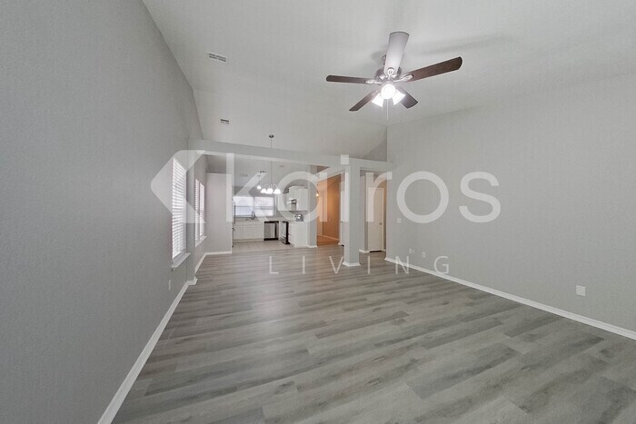 Building Photo - 2720 Edgemere Dr