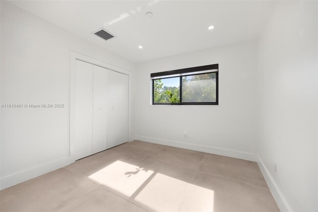 Building Photo - 8401 SW 142nd St