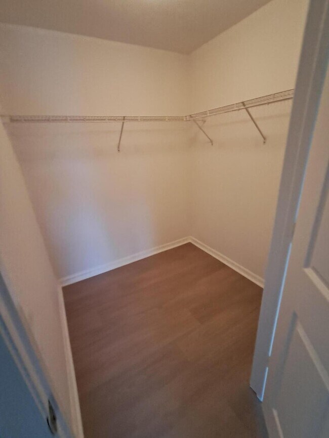 Building Photo - 280 Crestwood Cir