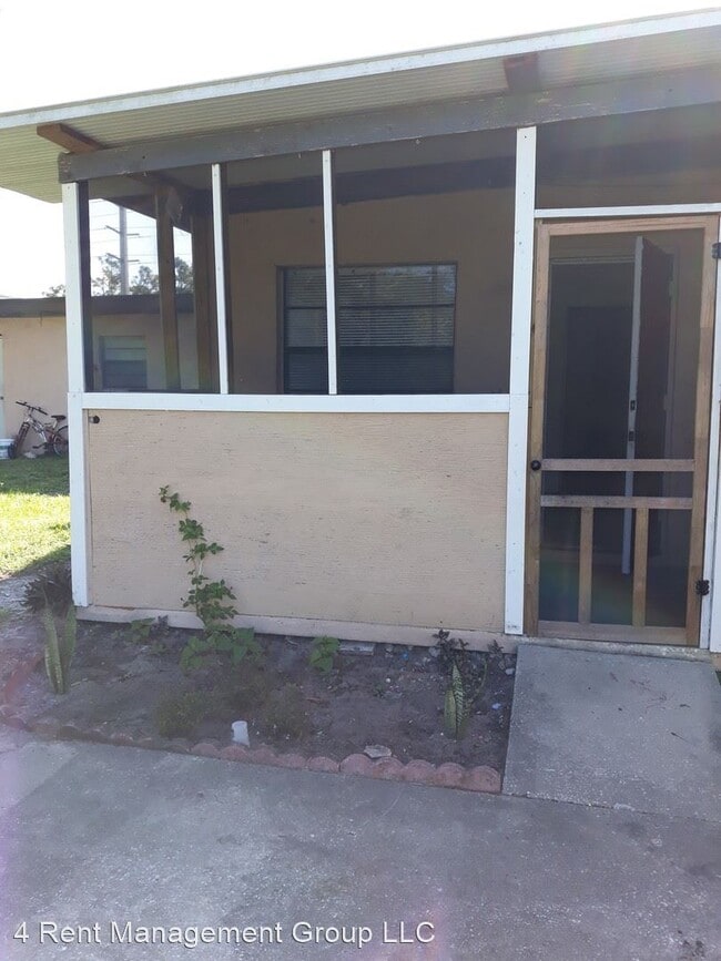 Building Photo - 2 br, 1 bath House - 611 S CR 419