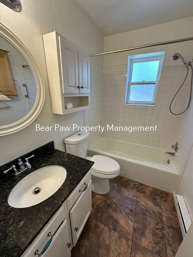 Building Photo - 2-Bedroom Duplex In North Evergreen!