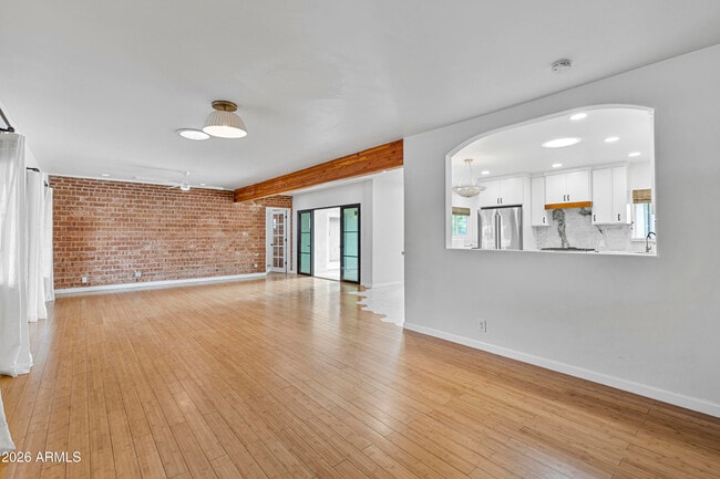 Building Photo - 4213 E Lewis Ave