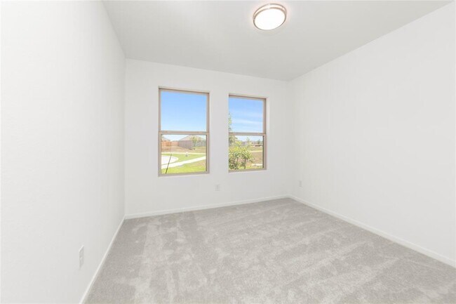 Building Photo - 1626 Red Oak Dr