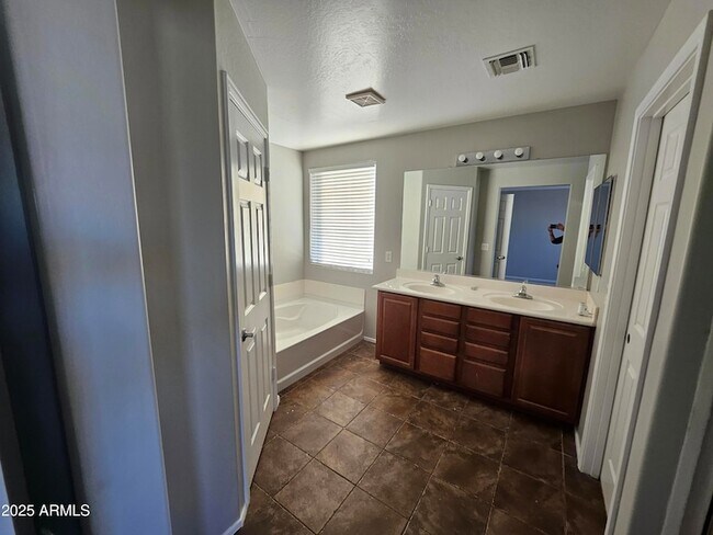 Building Photo - 1294 W Agrarian Hills Dr