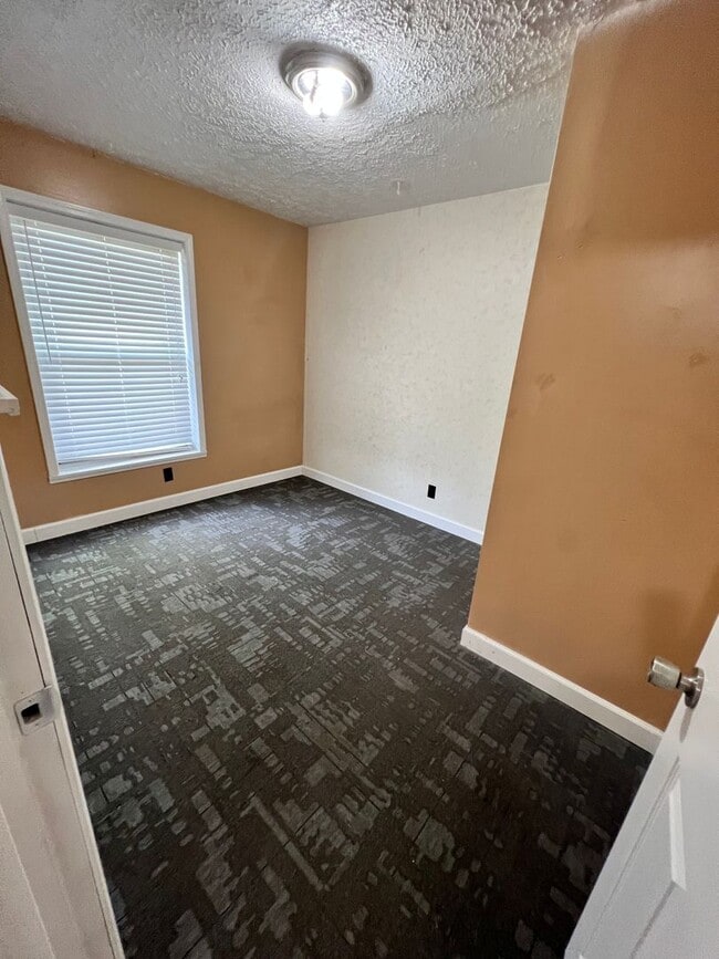 Building Photo - HOME IN PRP AREA