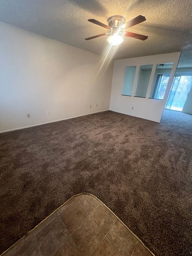 Building Photo - 1426-1426 E Poplar St