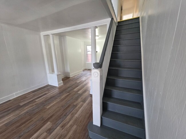 Building Photo - 1615 Lancaster Ave