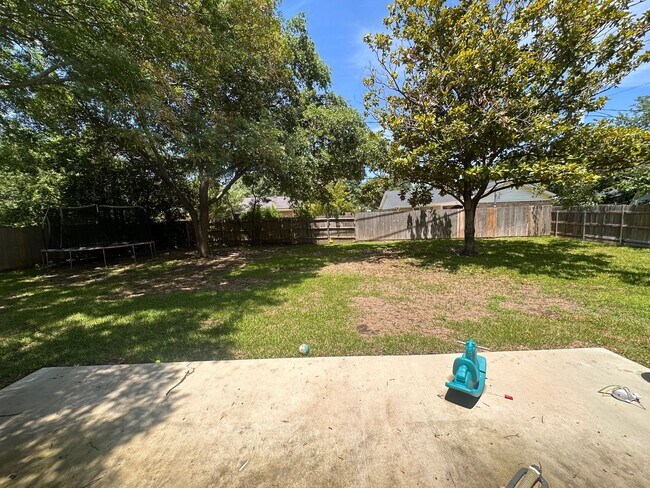 Building Photo - Overton Park home for Lease