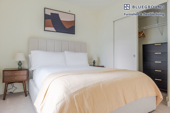 Building Photo - 10301 NE 10th St