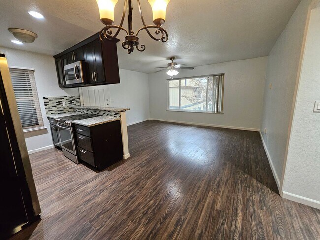 Building Photo - Beautiful 2 Bed Condo