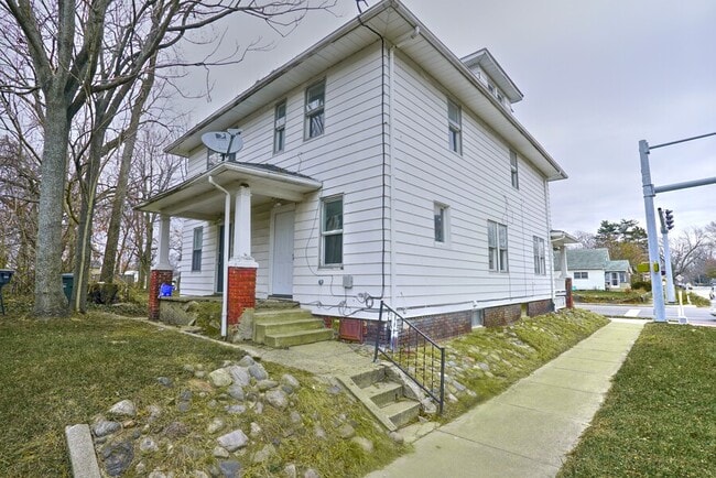 Building Photo - 503 N Eddy St