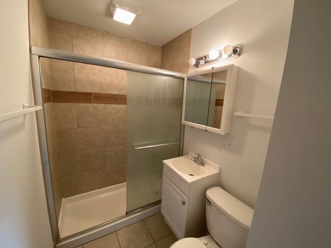 Building Photo - E Woodruff Ave 66-68 RGI