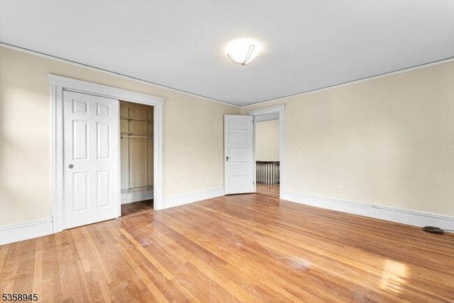 Building Photo - 6 Van Dyke Pl