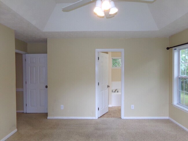 Building Photo - Beautiful 2 story home located on a cul-de-sac