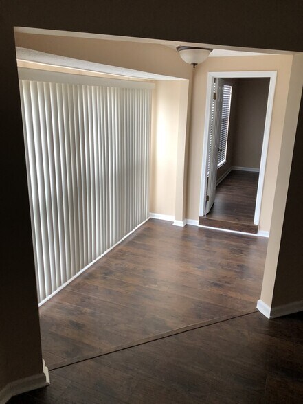 Building Photo - 4283 Parkview Ct