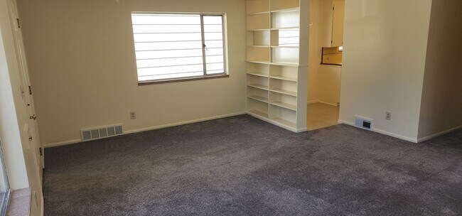 Building Photo - 15t7544