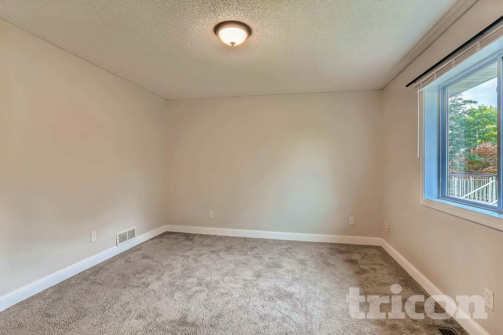 Building Photo - 7850 Park Ave NE