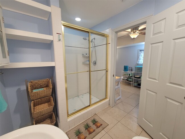 Building Photo - 717 Church St