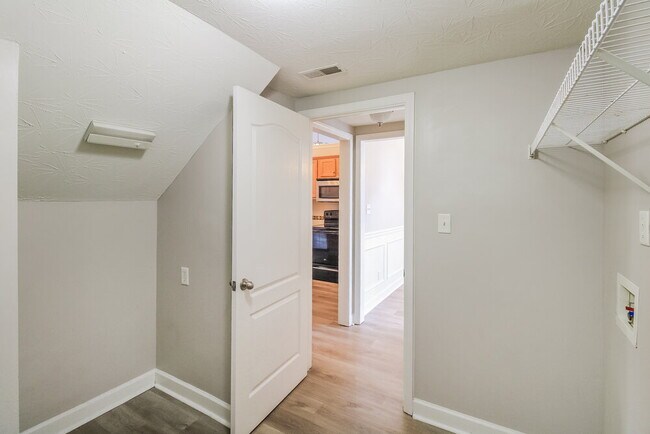 Building Photo - 705 Riata Ct