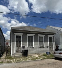 Building Photo - 2427 Rousseau St