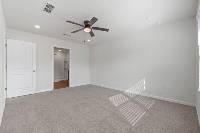 Building Photo - 1047 Limpkin St