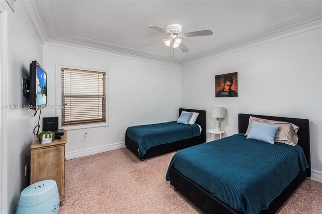 Building Photo - 1051 NE 89th St