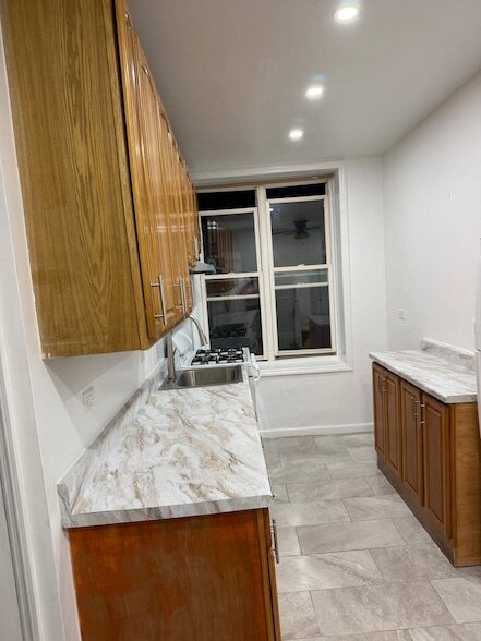 Building Photo - 351 E 91st St