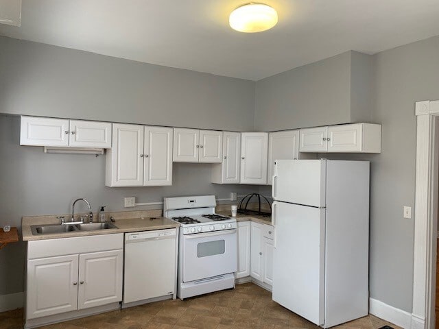 Kitchen - 2716 Griffiths Ave