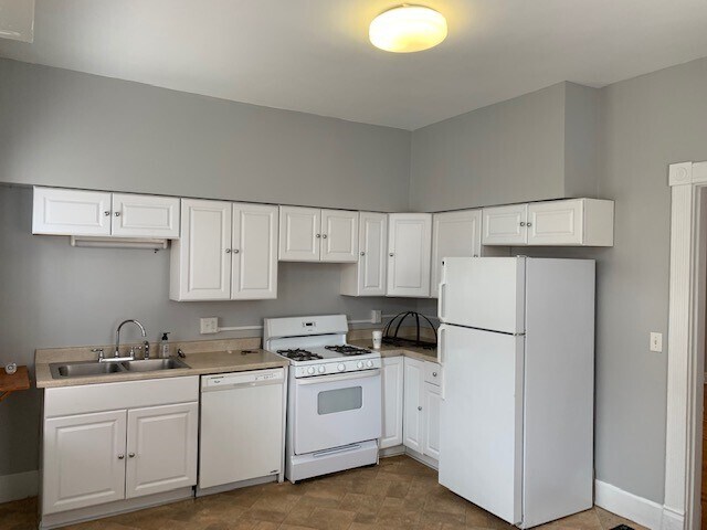Kitchen - 2716 Griffiths Ave