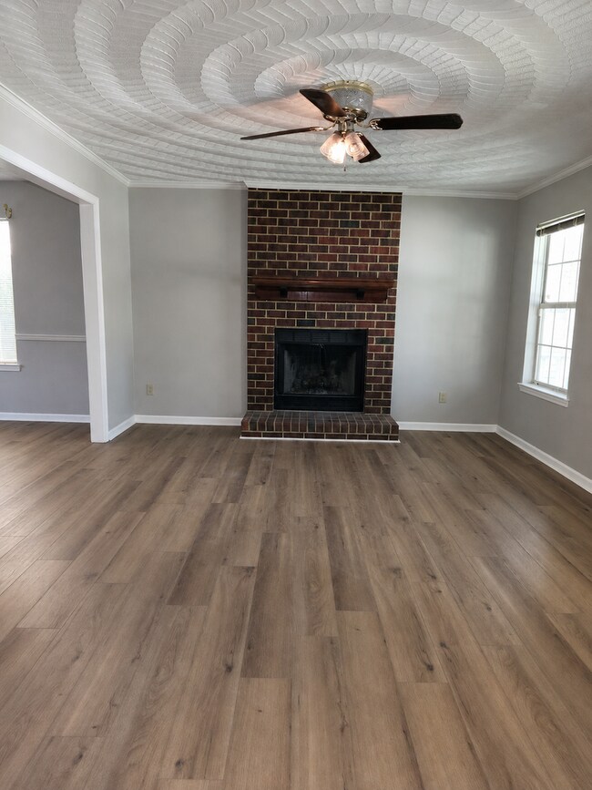 Building Photo - 8824 Hammett Ave