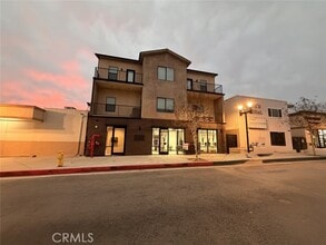 Building Photo - 511 N Azusa Ave