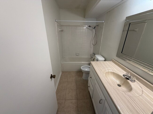 Building Photo - 101 Pine Forest Dr