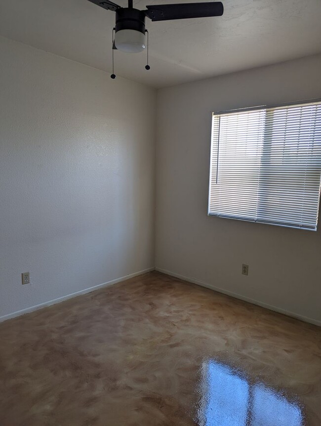 Building Photo - 1515 E Hedrick Dr
