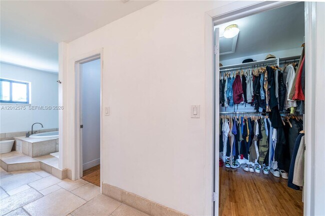 Building Photo - 330 SW 133rd Pl