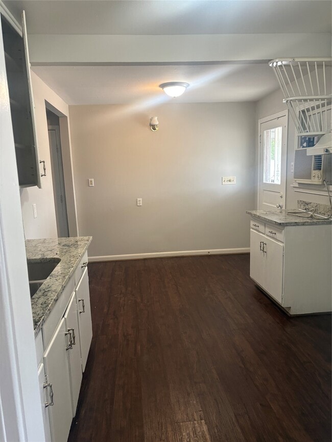 Building Photo - 3002 Carter St