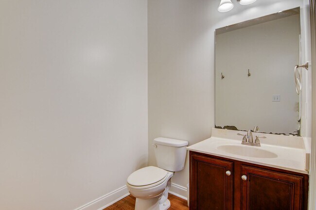 Building Photo - Charming 4 Bed, 3.5 Bath Modern Farmhouse on Expansive Land – Prime Location!