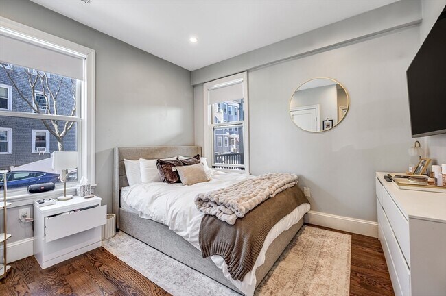 Building Photo - 1650 Columbia Rd