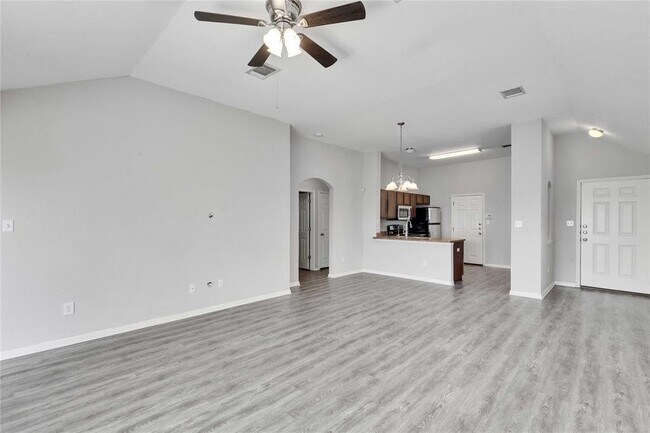 Building Photo - 907 Yabers Ct